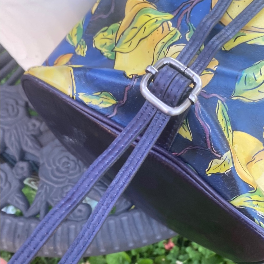 🍋🍋🍋💛💚Gorgeous patricia nash Lemon Print Drawstring Backpack navy blue . - Picture 8 of 14